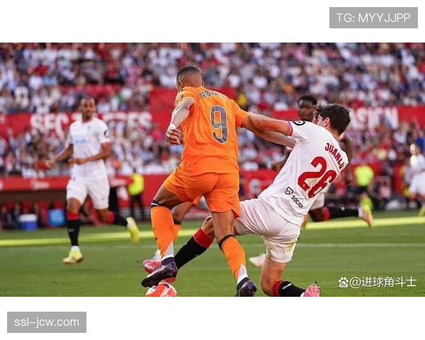 塞维利亚胡安·桑切斯停赛，右路防守面临人员调整